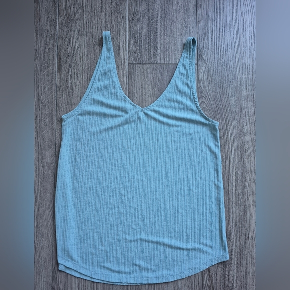 Wilfred Ribbed Flow Tank - Picture 2 of 3